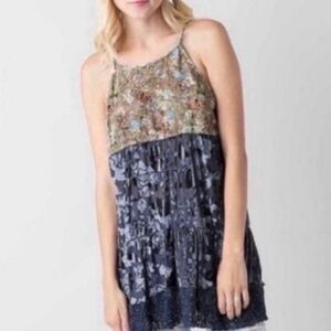 NWT BUCKLE GIMMICKS RAW EDGE LACE V BACK TANK. SIDE CUTOUTS